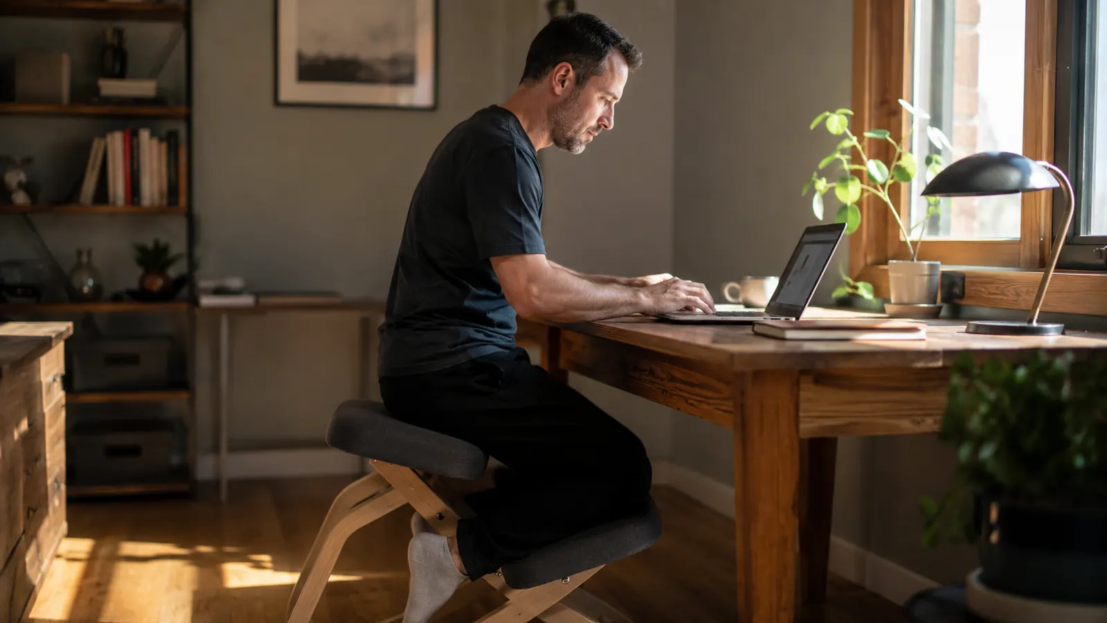 How a Kneeling Chair Fixed My Desk Back Pain